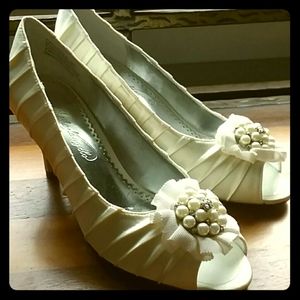 Priscilla 6M David's Bridal Heels